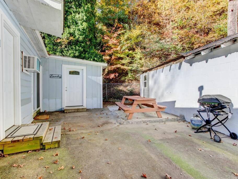 Spring Bungalow - A Cozy Getaway In Downtown Hot Springs! Esterno foto