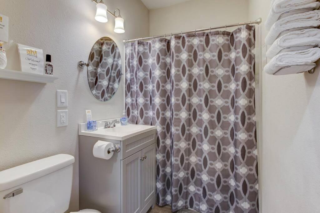 Spring Bungalow - A Cozy Getaway In Downtown Hot Springs! Esterno foto